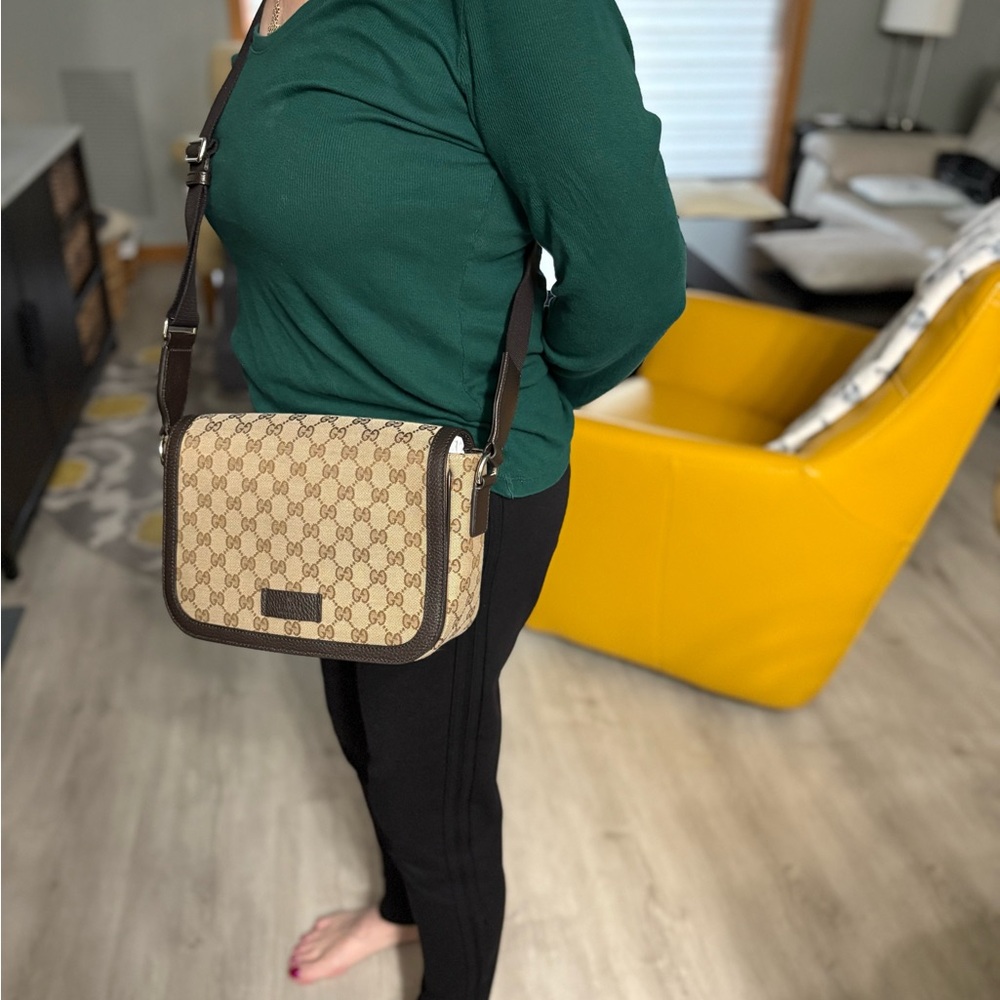 100% Auth. Gucci Tan and Brown Crossbody Bag. Perfect cond. only used 2 times